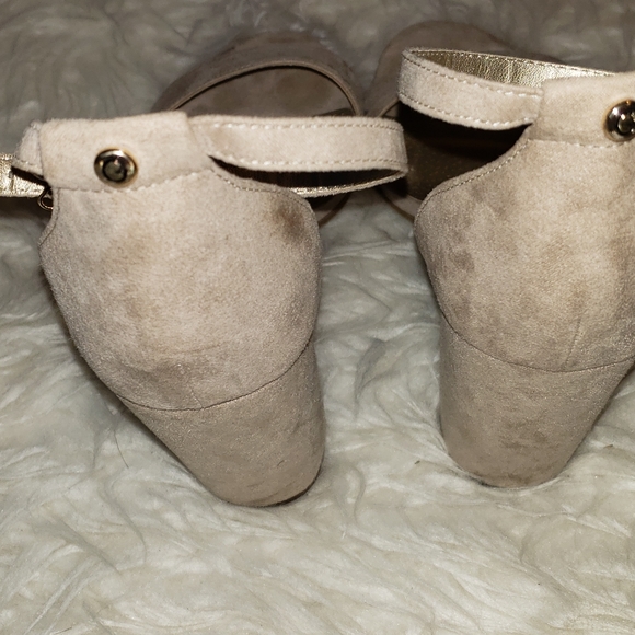 By guess sandal size 9 beige - Picture 4 of 4
